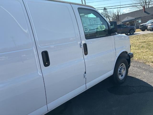 2025 Chevrolet Express Cargo 2500 2500 Regular Wheelbase Rear-Wheel Drive